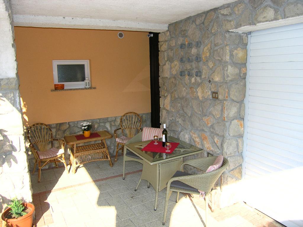 Apartman Ruza Apartment Veglia Exterior foto